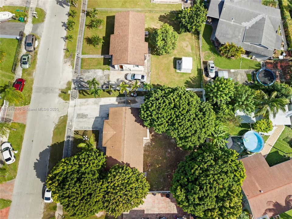 Active With Contract: $439,000 (3 beds, 1 baths, 1078 Square Feet)