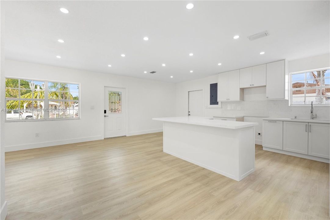 Active With Contract: $439,000 (3 beds, 1 baths, 1078 Square Feet)