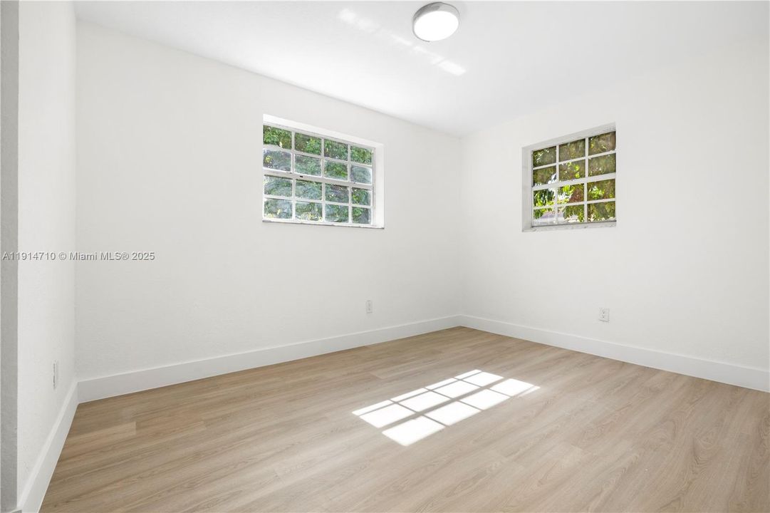 Active With Contract: $439,000 (3 beds, 1 baths, 1078 Square Feet)