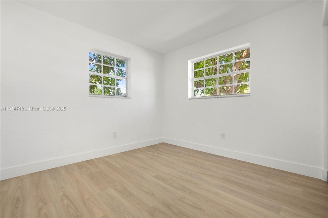 Active With Contract: $439,000 (3 beds, 1 baths, 1078 Square Feet)