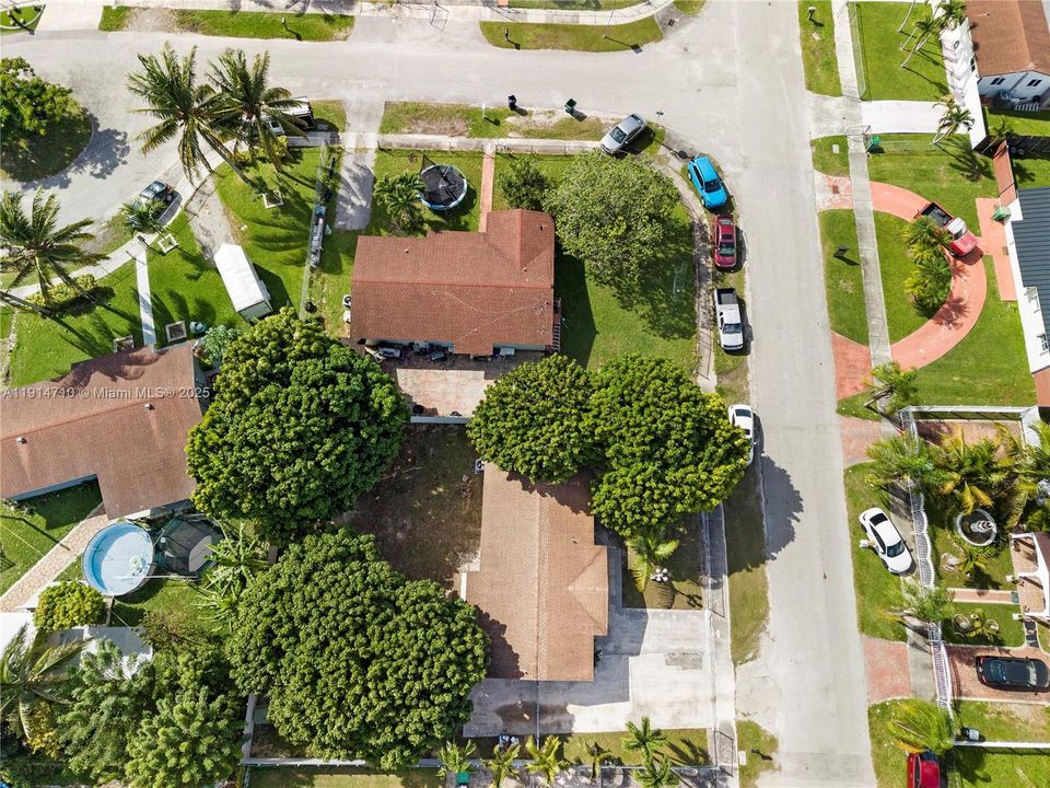 Active With Contract: $439,000 (3 beds, 1 baths, 1078 Square Feet)