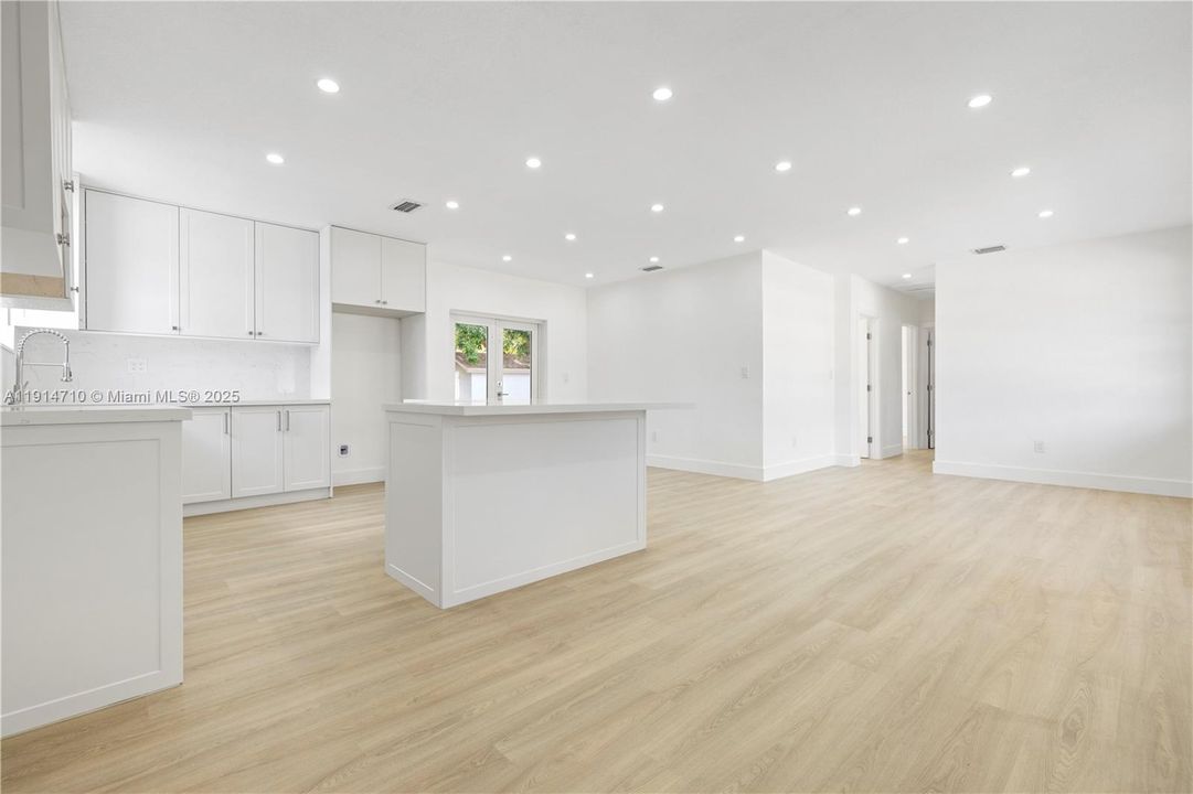 Active With Contract: $439,000 (3 beds, 1 baths, 1078 Square Feet)