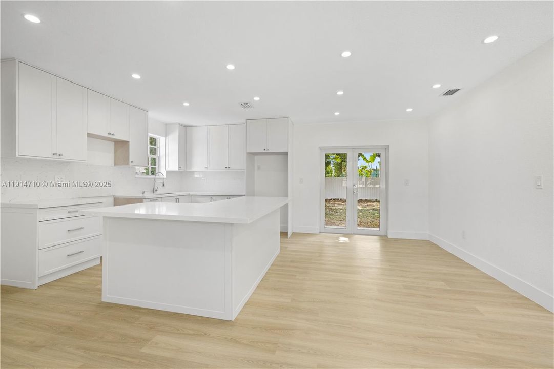 Active With Contract: $439,000 (3 beds, 1 baths, 1078 Square Feet)