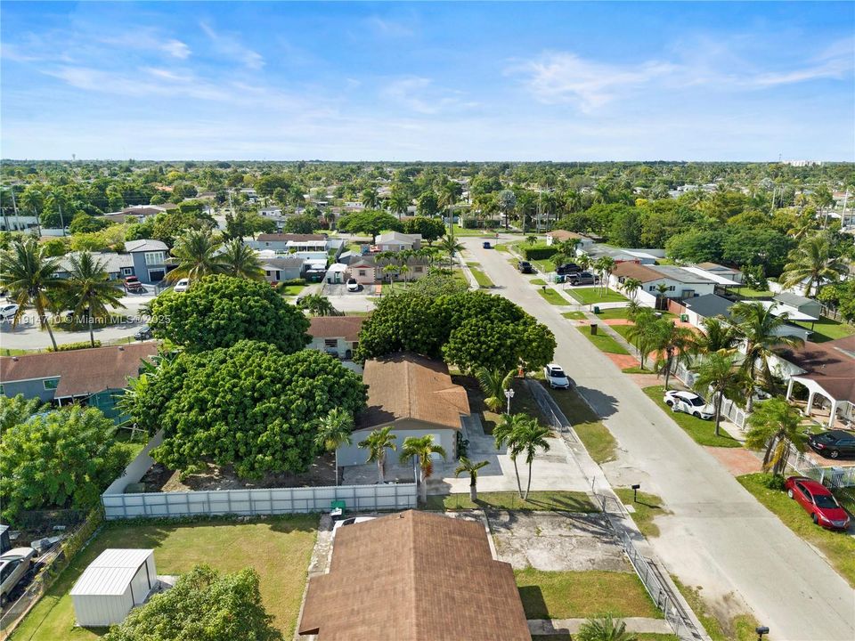 Active With Contract: $439,000 (3 beds, 1 baths, 1078 Square Feet)