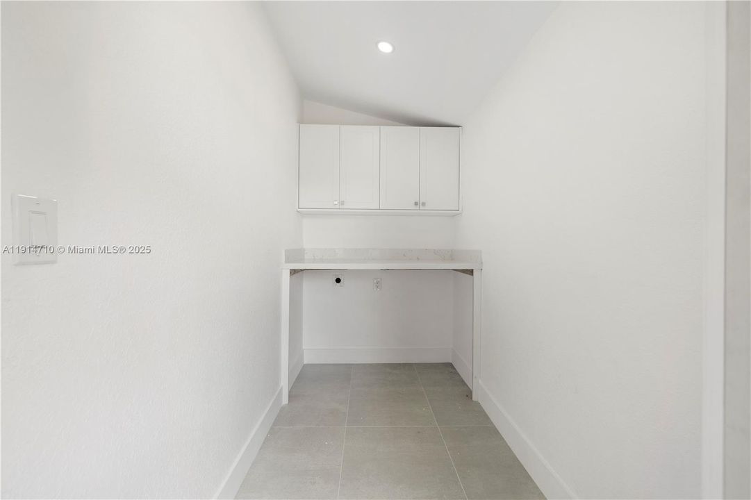 Active With Contract: $439,000 (3 beds, 1 baths, 1078 Square Feet)