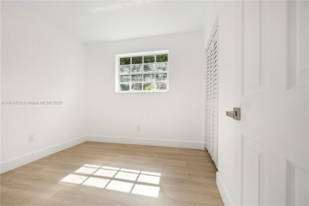 Active With Contract: $439,000 (3 beds, 1 baths, 1078 Square Feet)