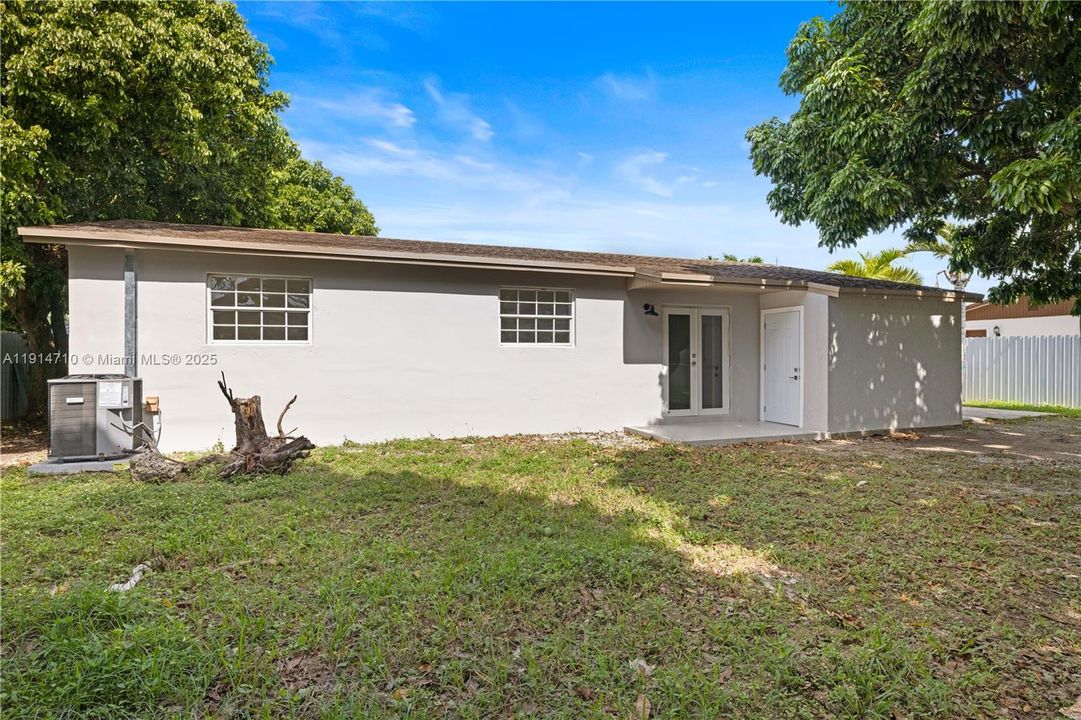 Active With Contract: $439,000 (3 beds, 1 baths, 1078 Square Feet)