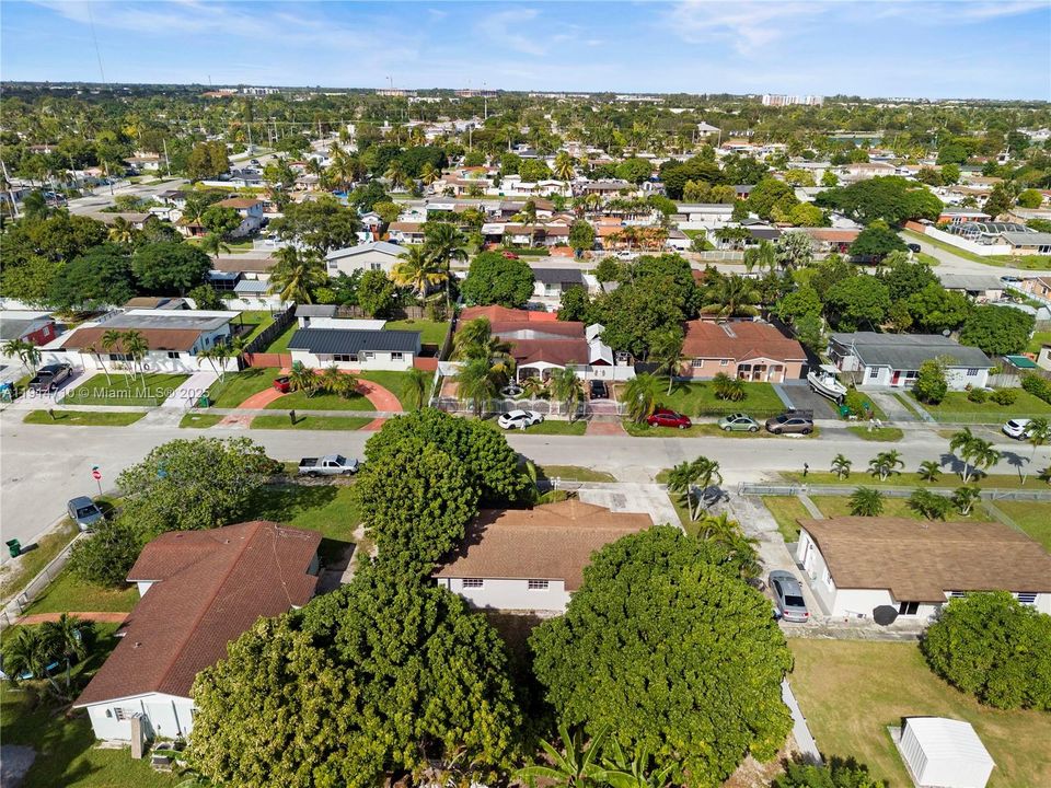 Active With Contract: $439,000 (3 beds, 1 baths, 1078 Square Feet)