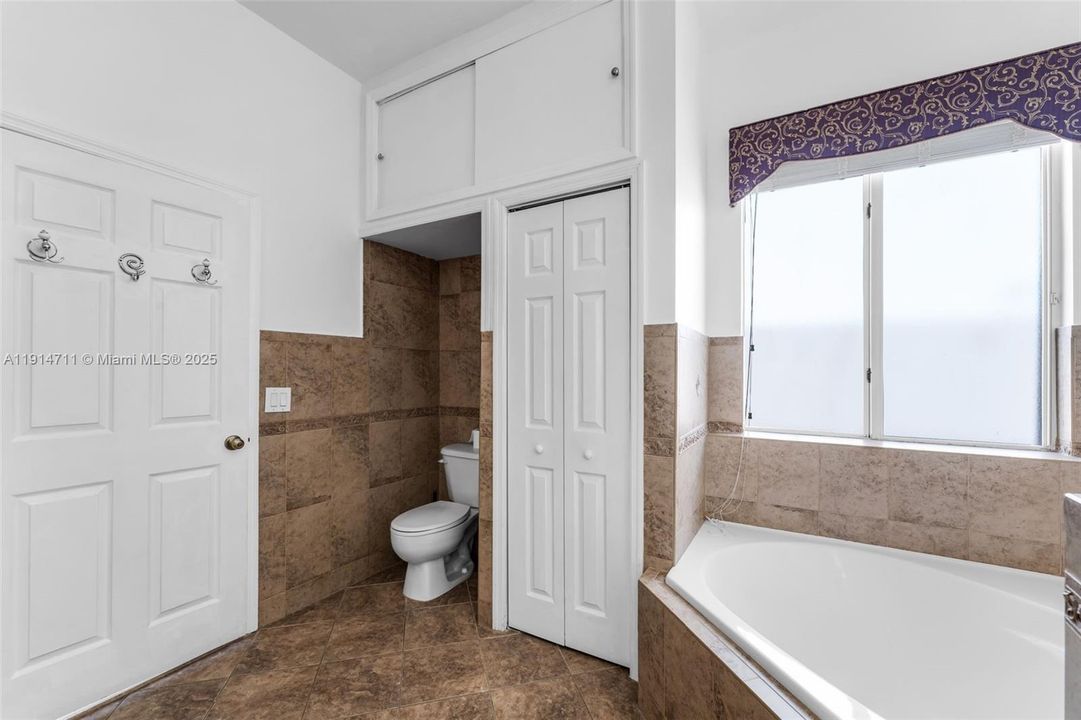 Activo con contrato: $629,999 (3 camas, 2 baños, 1567 Pies cuadrados)