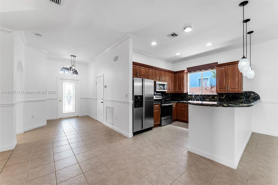 Activo con contrato: $629,999 (3 camas, 2 baños, 1567 Pies cuadrados)