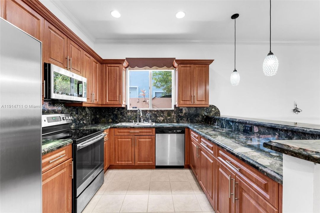 Activo con contrato: $629,999 (3 camas, 2 baños, 1567 Pies cuadrados)