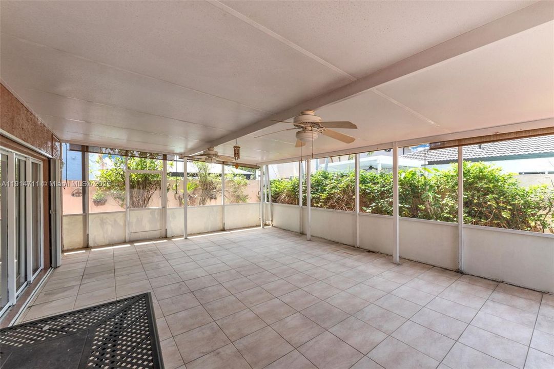 Activo con contrato: $629,999 (3 camas, 2 baños, 1567 Pies cuadrados)