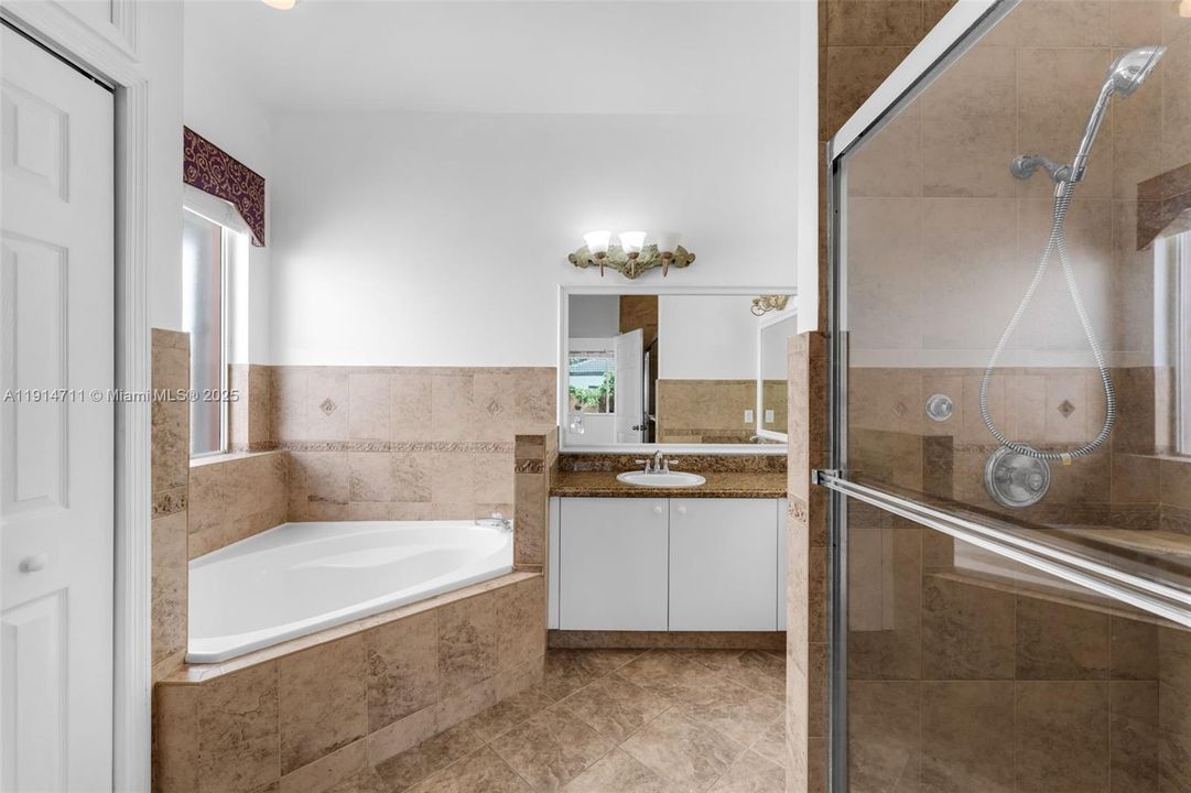 Activo con contrato: $629,999 (3 camas, 2 baños, 1567 Pies cuadrados)