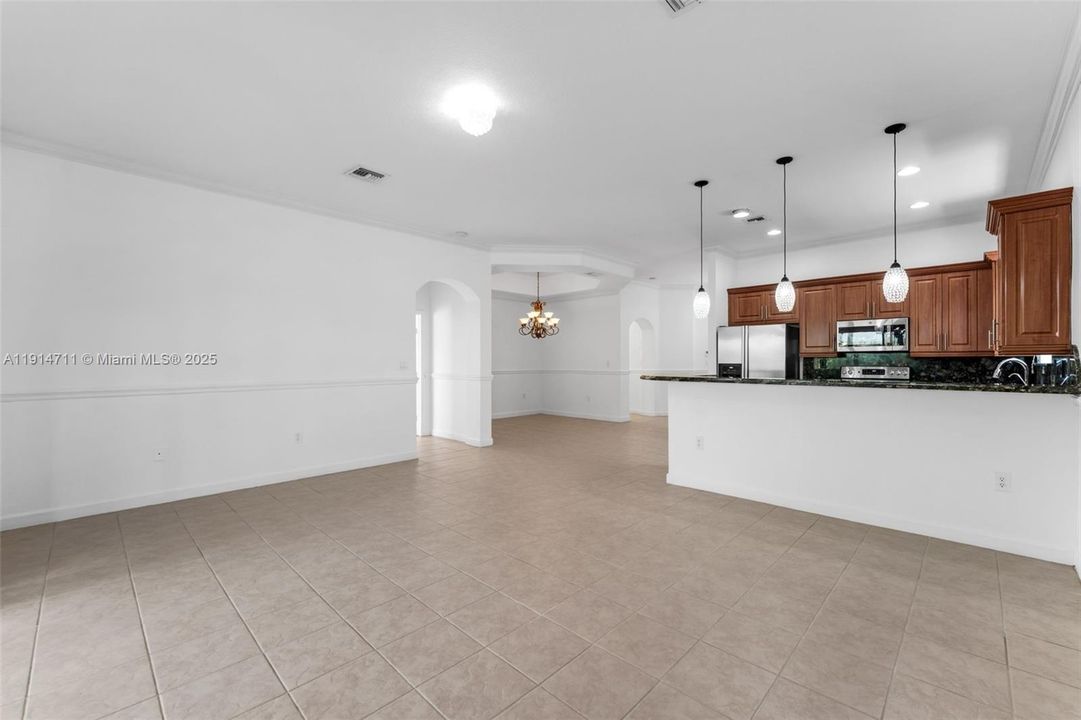 Activo con contrato: $629,999 (3 camas, 2 baños, 1567 Pies cuadrados)