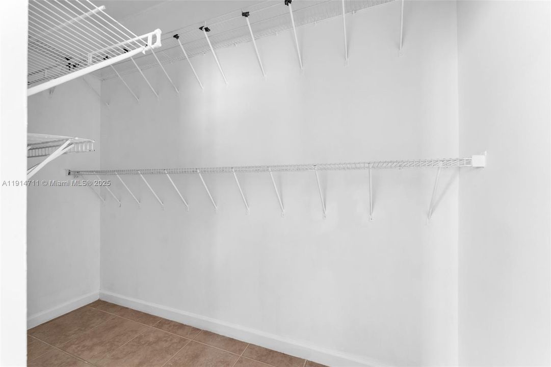 Activo con contrato: $629,999 (3 camas, 2 baños, 1567 Pies cuadrados)