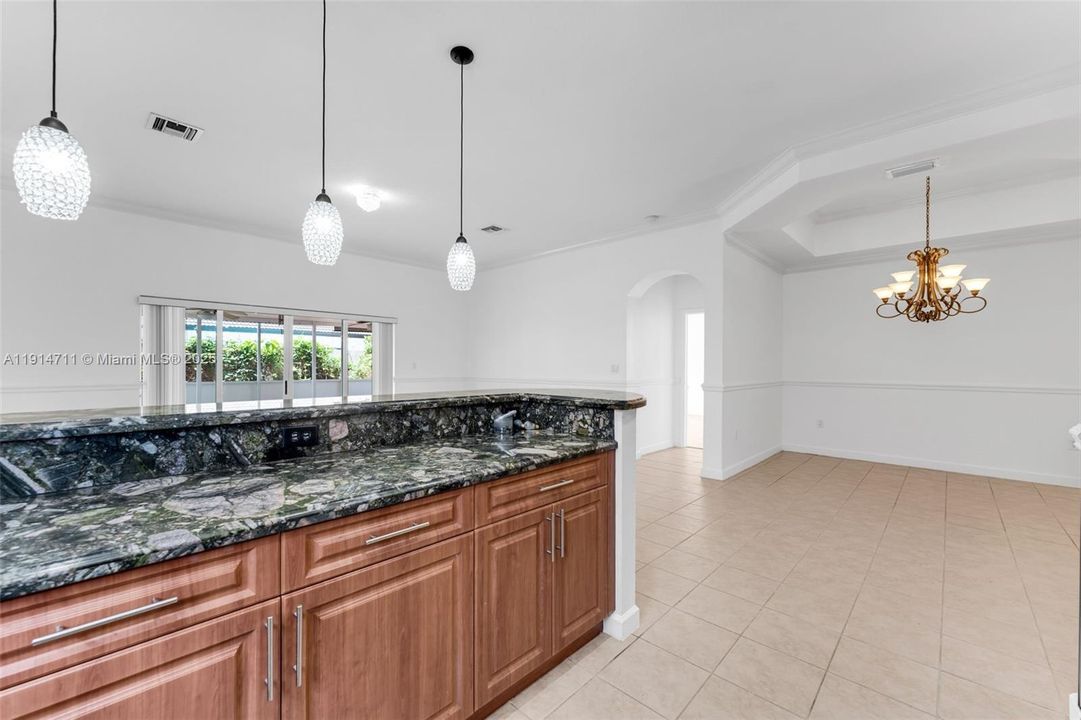 Activo con contrato: $629,999 (3 camas, 2 baños, 1567 Pies cuadrados)