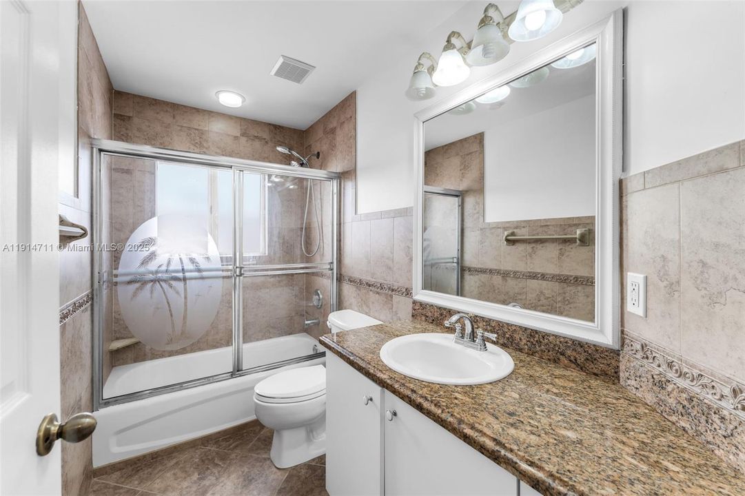 Activo con contrato: $629,999 (3 camas, 2 baños, 1567 Pies cuadrados)