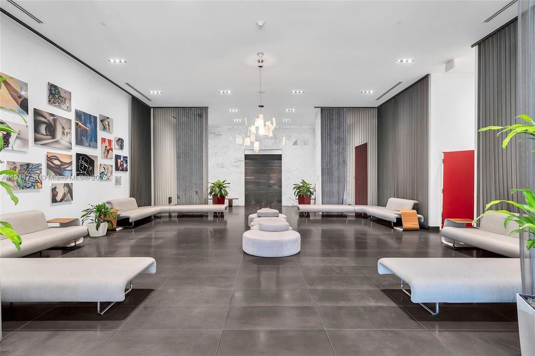 For Sale: $430,000 (1 beds, 1 baths, 752 Square Feet)