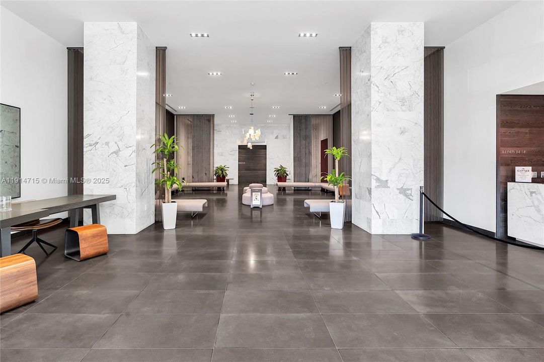 For Sale: $430,000 (1 beds, 1 baths, 752 Square Feet)