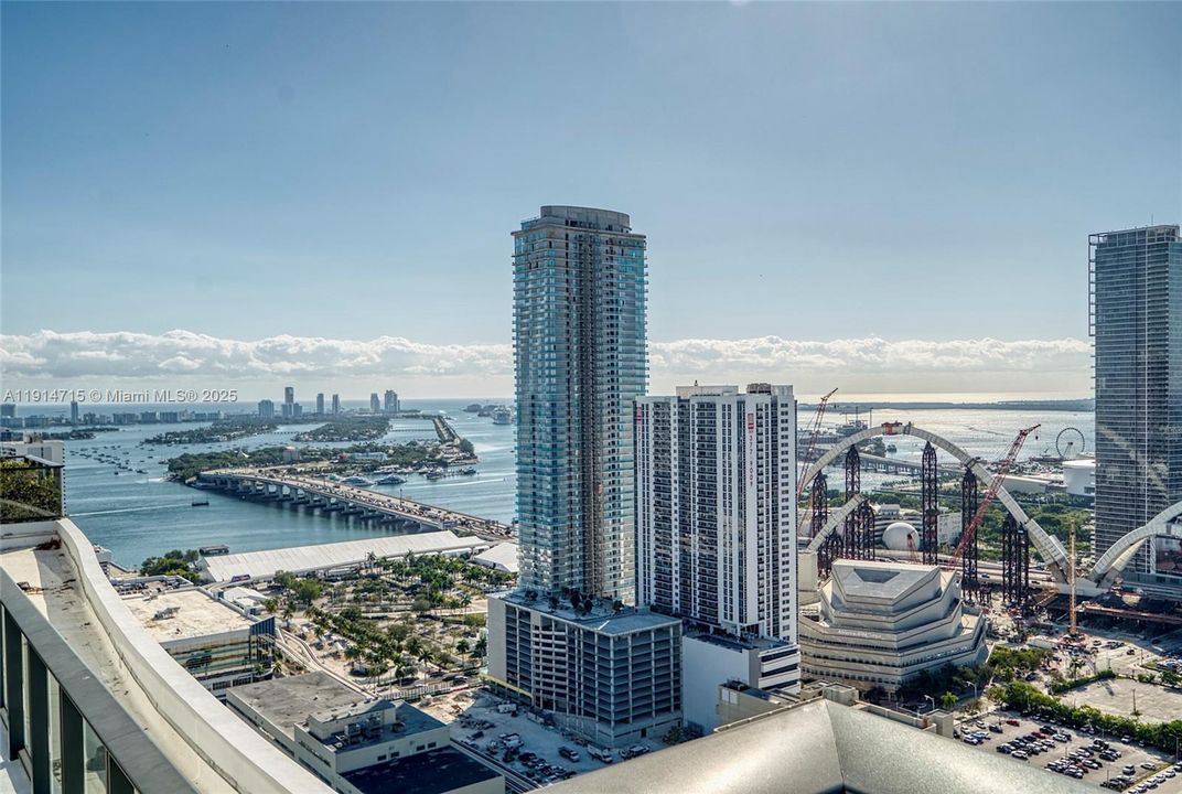 For Sale: $430,000 (1 beds, 1 baths, 752 Square Feet)