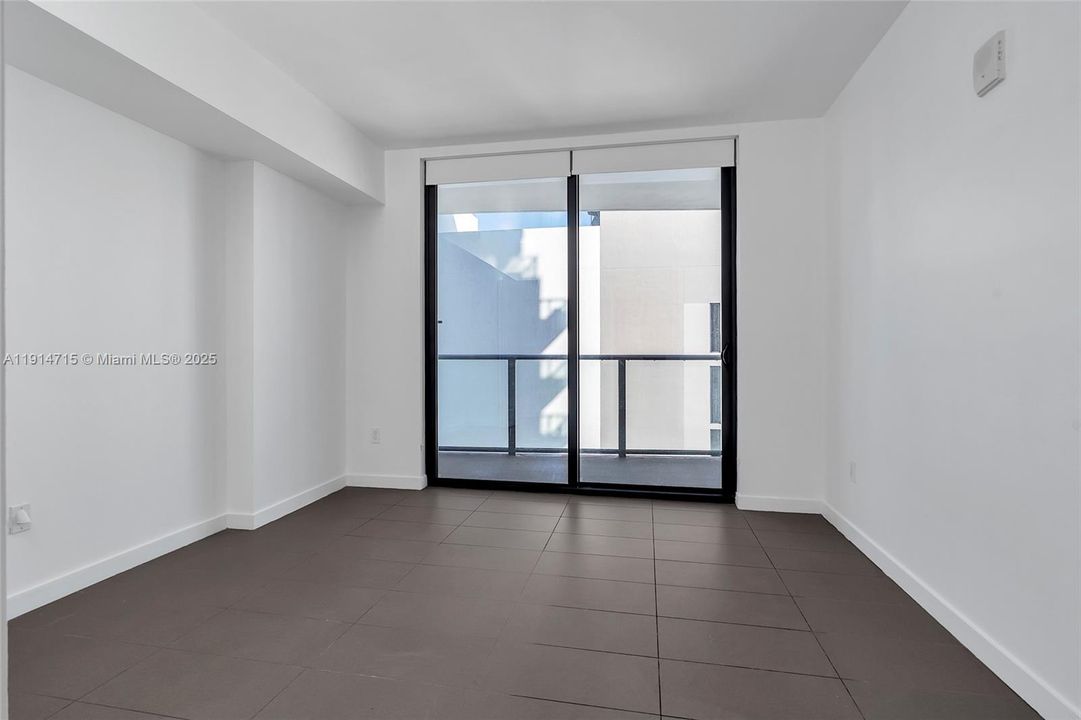 For Sale: $430,000 (1 beds, 1 baths, 752 Square Feet)