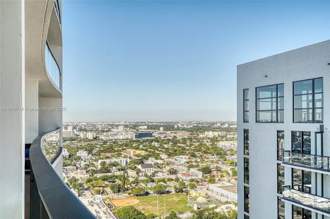 For Sale: $430,000 (1 beds, 1 baths, 752 Square Feet)