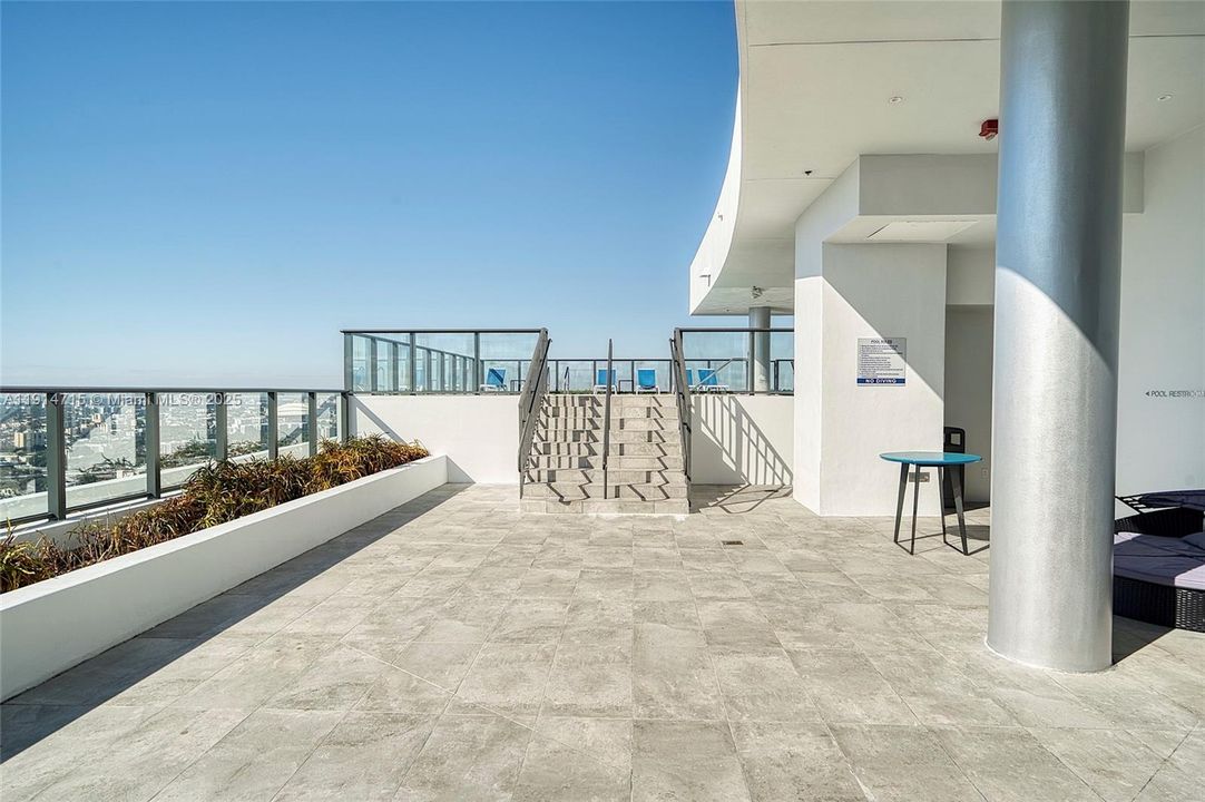 For Sale: $430,000 (1 beds, 1 baths, 752 Square Feet)