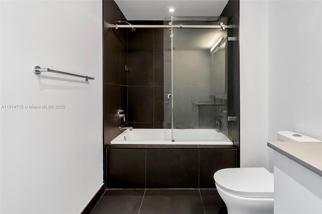 For Sale: $430,000 (1 beds, 1 baths, 752 Square Feet)