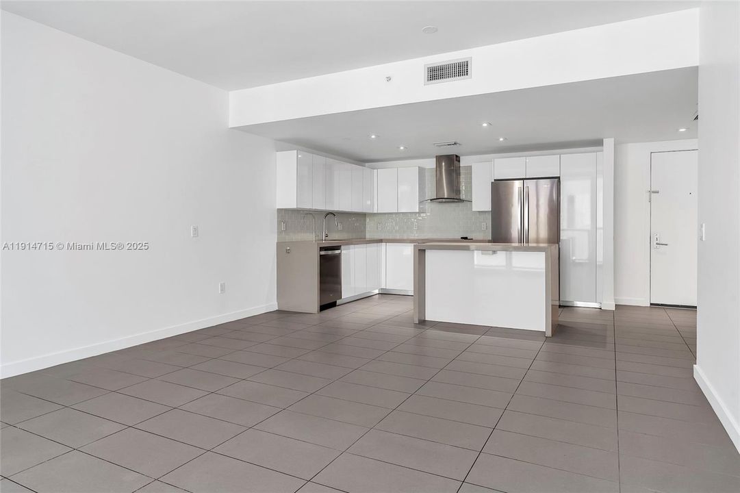 For Sale: $430,000 (1 beds, 1 baths, 752 Square Feet)