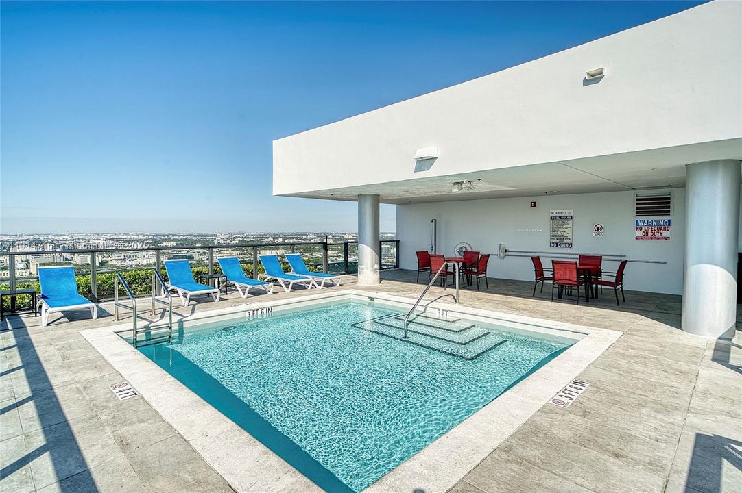 For Sale: $430,000 (1 beds, 1 baths, 752 Square Feet)