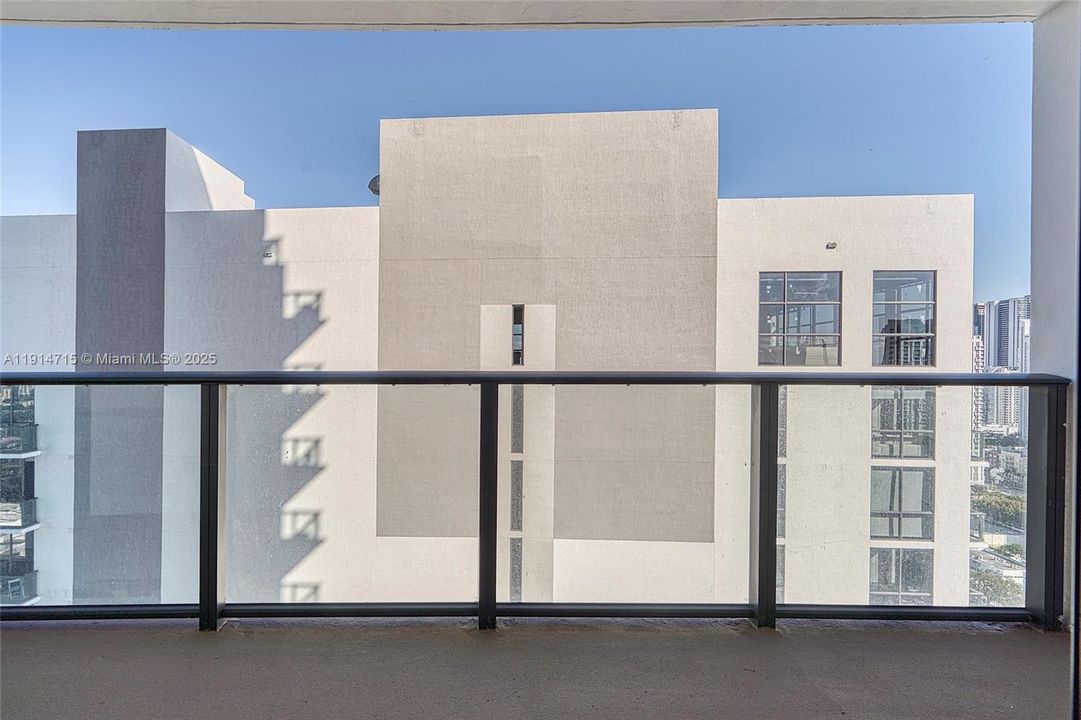 For Sale: $430,000 (1 beds, 1 baths, 752 Square Feet)