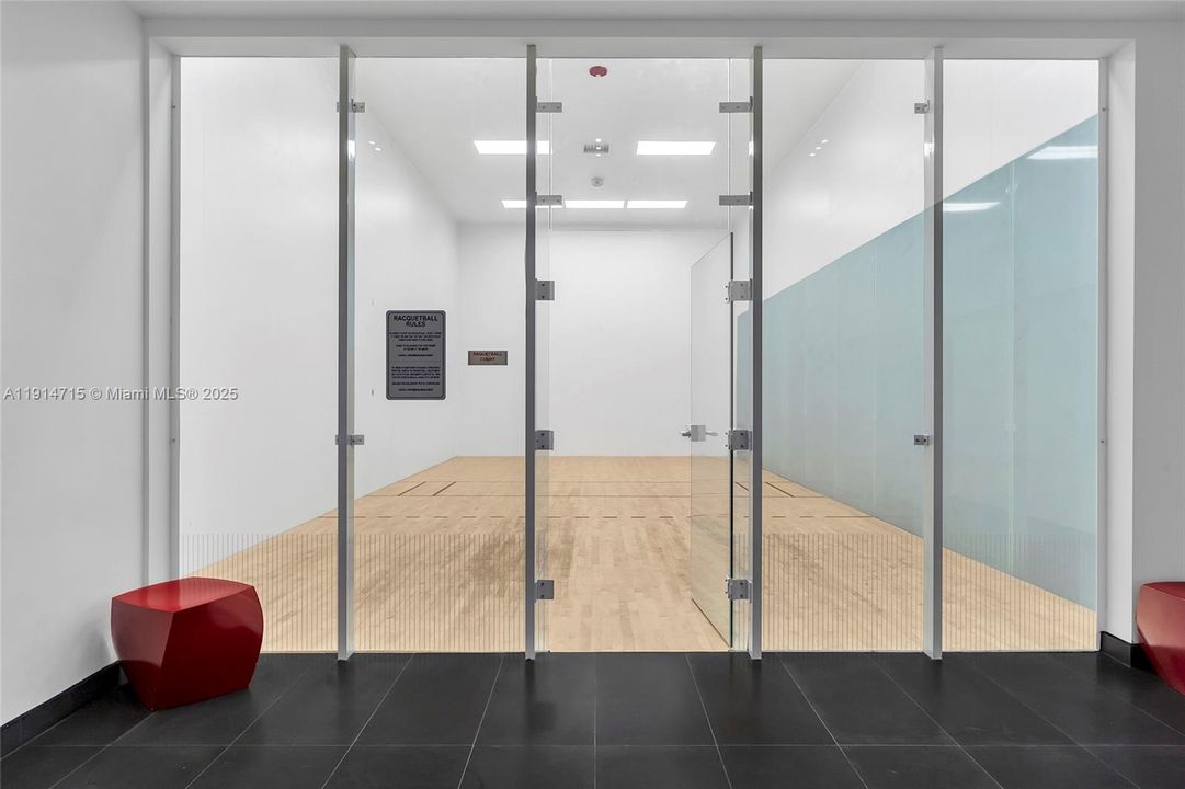 For Sale: $430,000 (1 beds, 1 baths, 752 Square Feet)