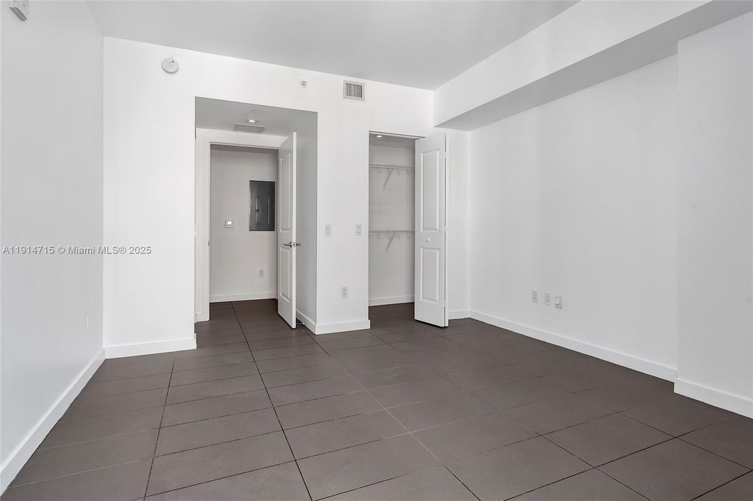 For Sale: $430,000 (1 beds, 1 baths, 752 Square Feet)