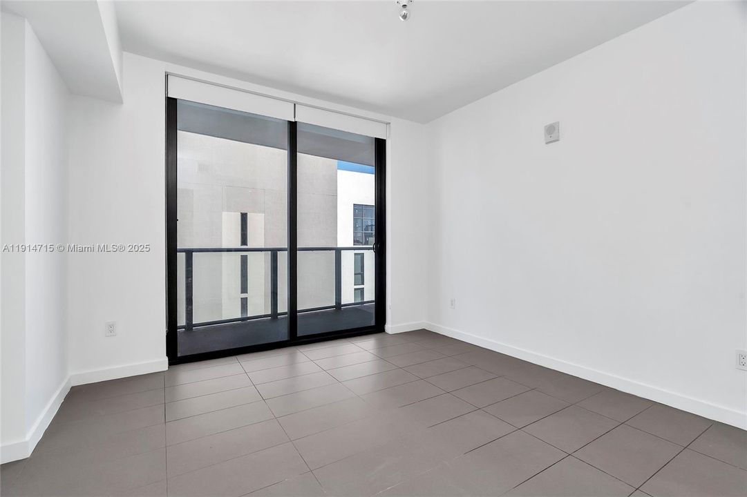 For Sale: $430,000 (1 beds, 1 baths, 752 Square Feet)