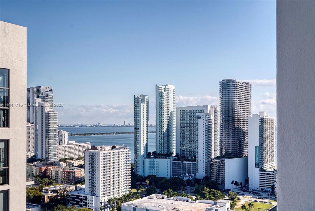 For Sale: $430,000 (1 beds, 1 baths, 752 Square Feet)