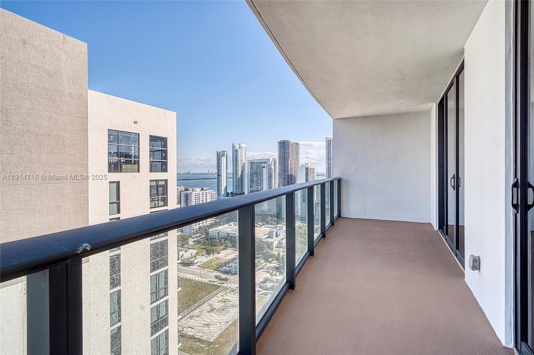 For Sale: $430,000 (1 beds, 1 baths, 752 Square Feet)