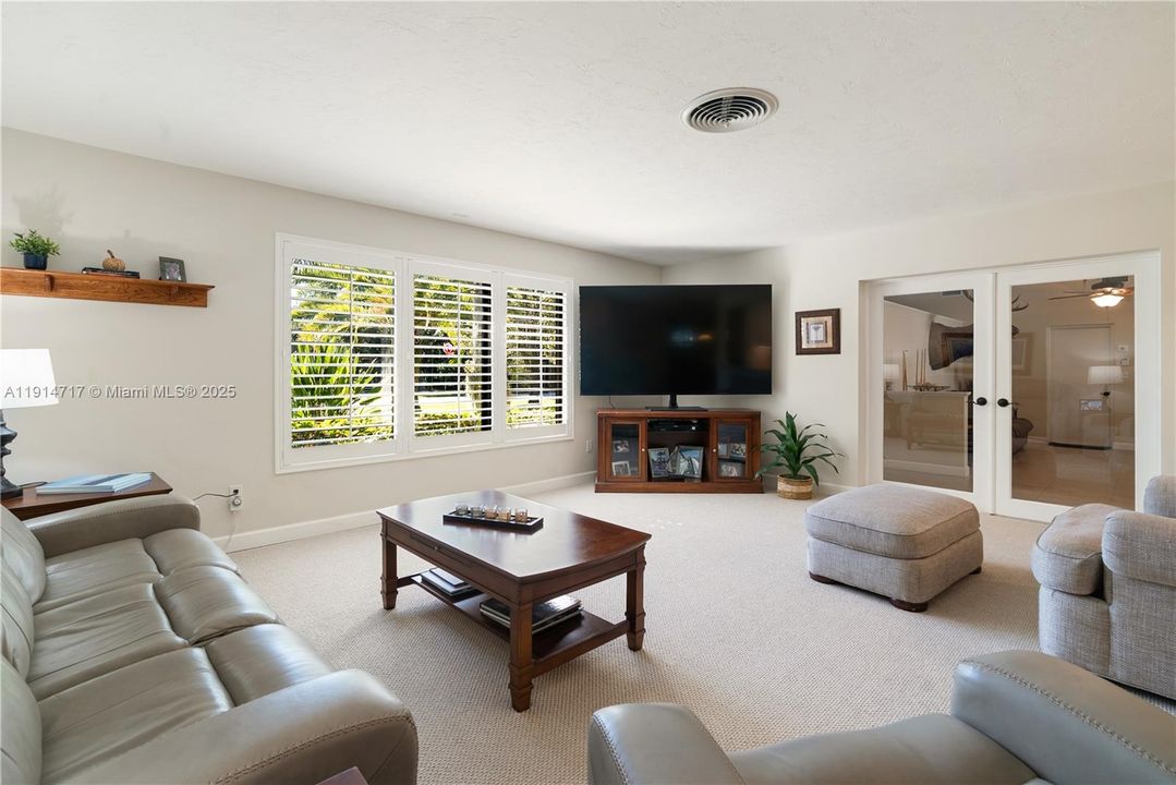 En Venta: $1,099,000 (3 camas, 2 baños, 3270 Pies cuadrados)