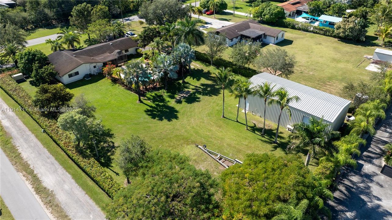 En Venta: $1,099,000 (3 camas, 2 baños, 3270 Pies cuadrados)