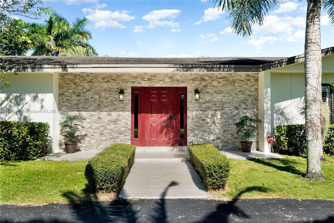 En Venta: $1,099,000 (3 camas, 2 baños, 3270 Pies cuadrados)