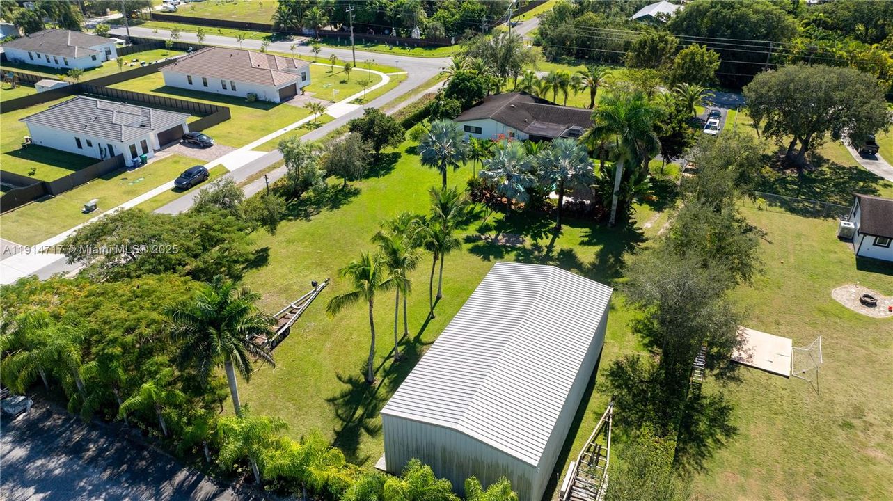 En Venta: $1,099,000 (3 camas, 2 baños, 3270 Pies cuadrados)