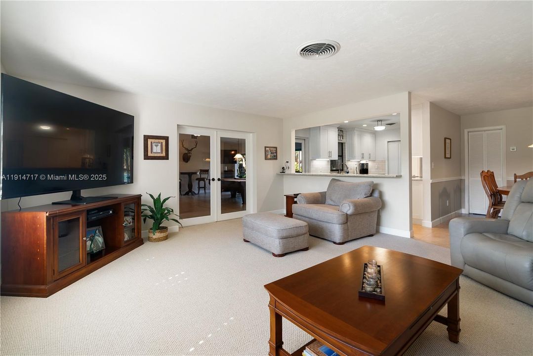 En Venta: $1,099,000 (3 camas, 2 baños, 3270 Pies cuadrados)