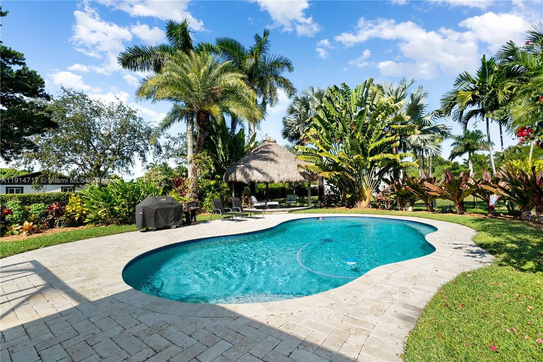 En Venta: $1,099,000 (3 camas, 2 baños, 3270 Pies cuadrados)