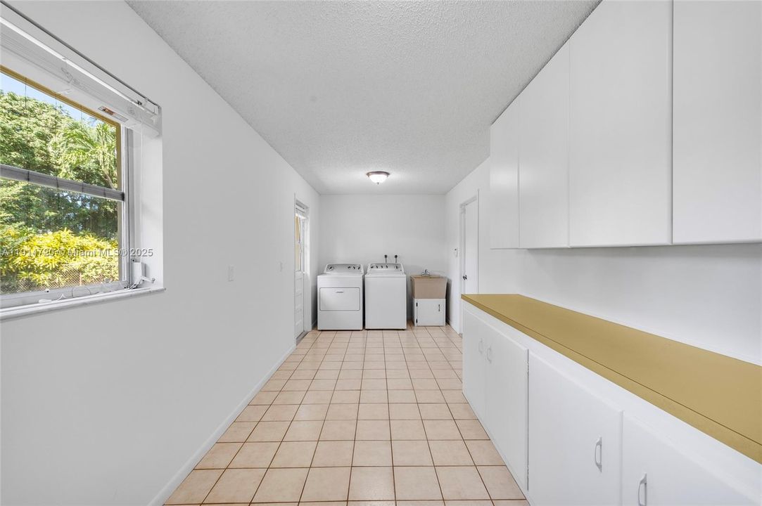 For Sale: $710,000 (4 beds, 2 baths, 2296 Square Feet)