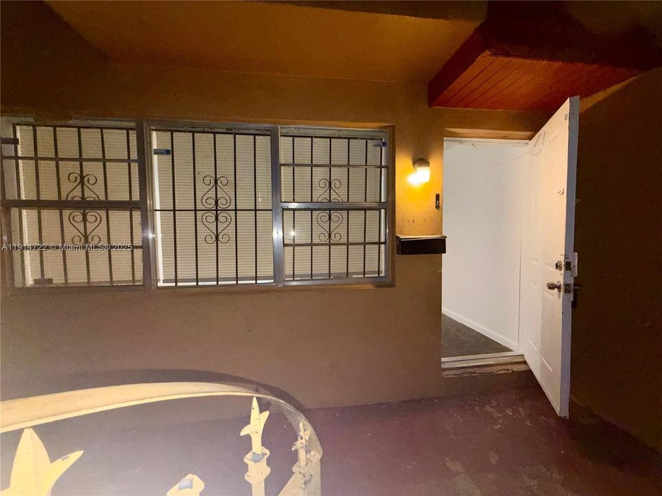 Active With Contract: $1,750 (2 beds, 2 baths, 1096 Square Feet)