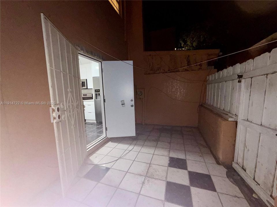 Active With Contract: $1,750 (2 beds, 2 baths, 1096 Square Feet)