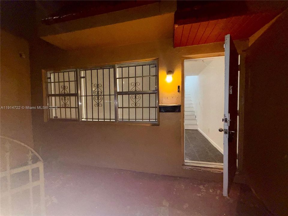 Active With Contract: $1,750 (2 beds, 2 baths, 1096 Square Feet)