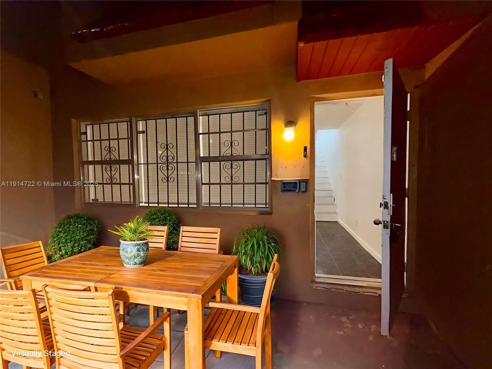 Active With Contract: $1,750 (2 beds, 2 baths, 1096 Square Feet)