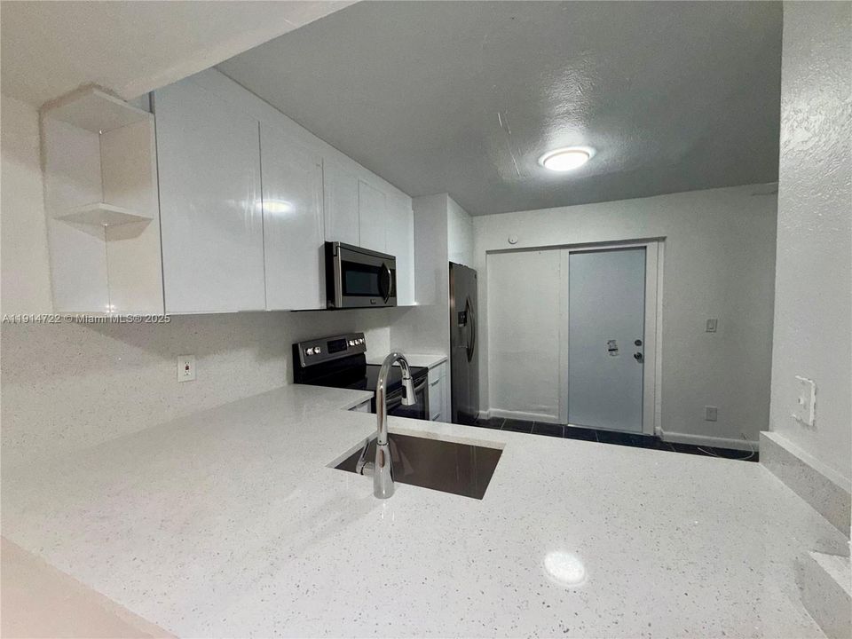 Active With Contract: $1,750 (2 beds, 2 baths, 1096 Square Feet)