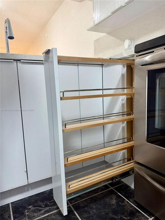 Active With Contract: $1,750 (2 beds, 2 baths, 1096 Square Feet)