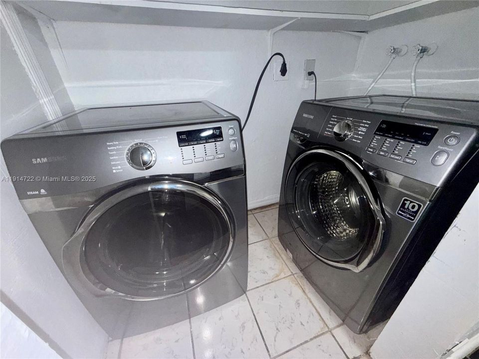 Active With Contract: $1,750 (2 beds, 2 baths, 1096 Square Feet)